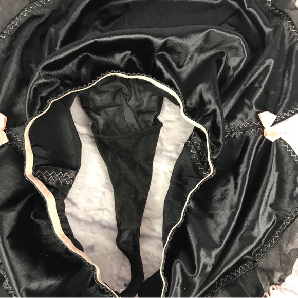 NWOT Victoria’s Secret Thong Garter Skirt-Black with Pink Bows‎ Accents - Size M - Picture 6 of 7